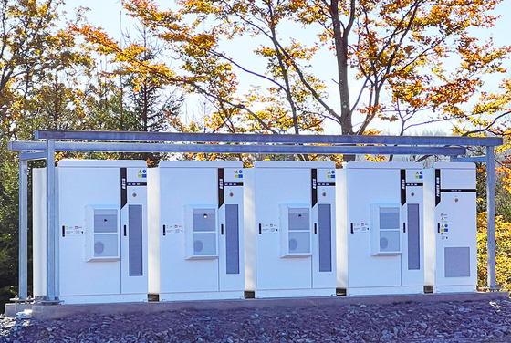Sistema de armazenamento de energia de bateria exterior todo em um com supressão de incêndio para uso comercial